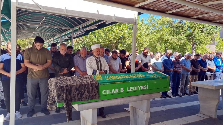 Sevgilisinin bıçaklayarak öldürdüğü Cem, toprağa verildi