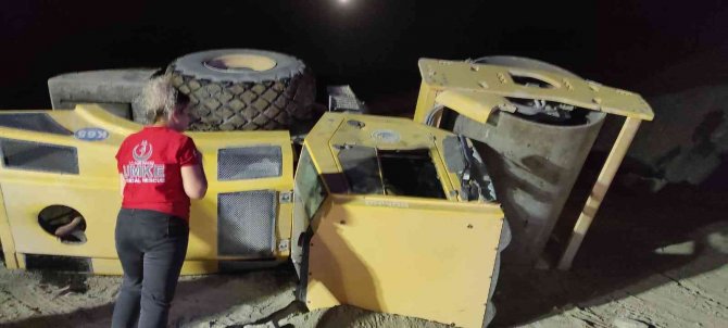 Siirt’te iş makinesi devrildi, sürücü ağır yaralandı