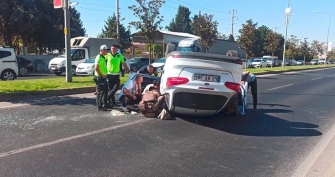 Zırhlı araç ile otomobil çarpıştı: 1 yaralı