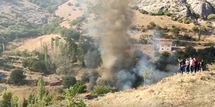 300 küçükbaş kapasiteli ağıl yangında kül oldu