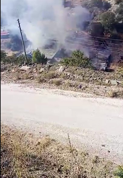 300 küçükbaş kapasiteli ağıl yangında kül oldu