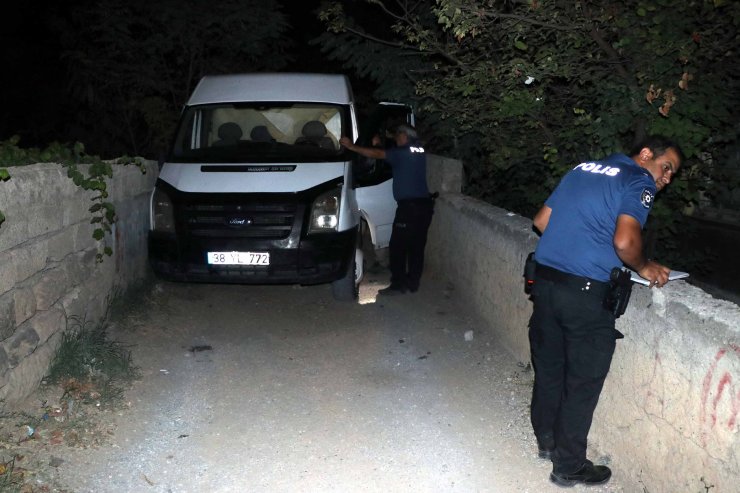 'Dur' ihtarına uymayıp 5 otomobil ile bisikletli çocuğa çarptı; yakalandı