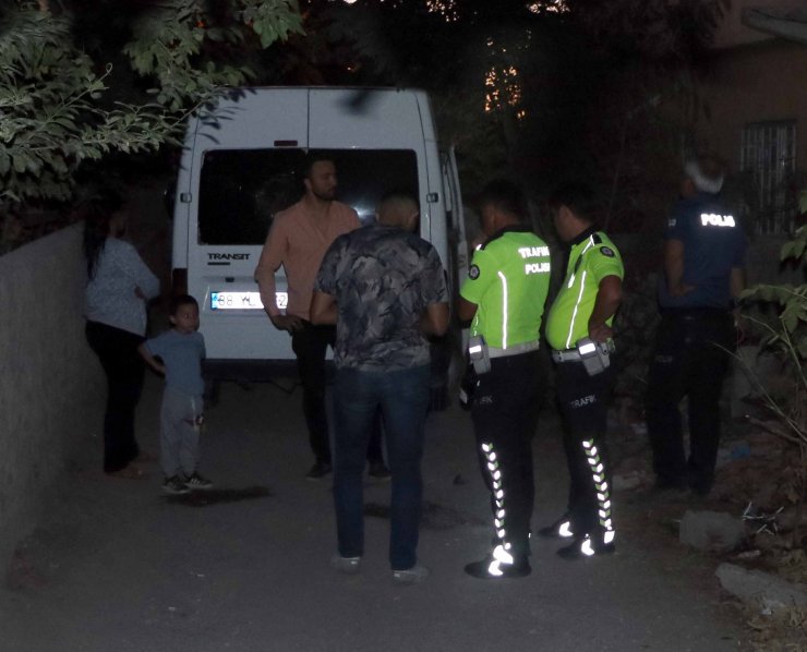 'Dur' ihtarına uymayıp 5 otomobil ile bisikletli çocuğa çarptı; yakalandı