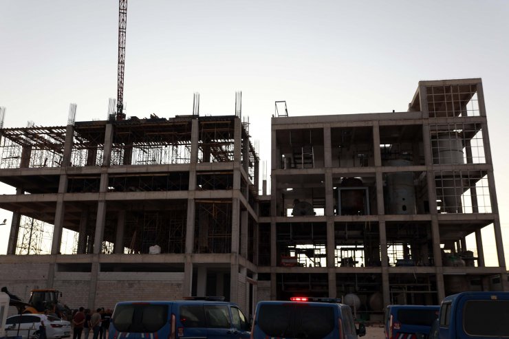 Fabrikada çelik platform çöktü: 1 ölü, 4 yaralı