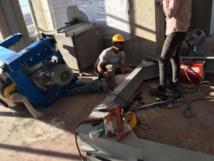 Fabrikada çelik platform çöktü: 1 ölü, 4 yaralı