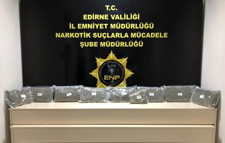 Kapıkulu'de durdurulan araçta 4 kilo 640 gram marihuana ele geçirildi