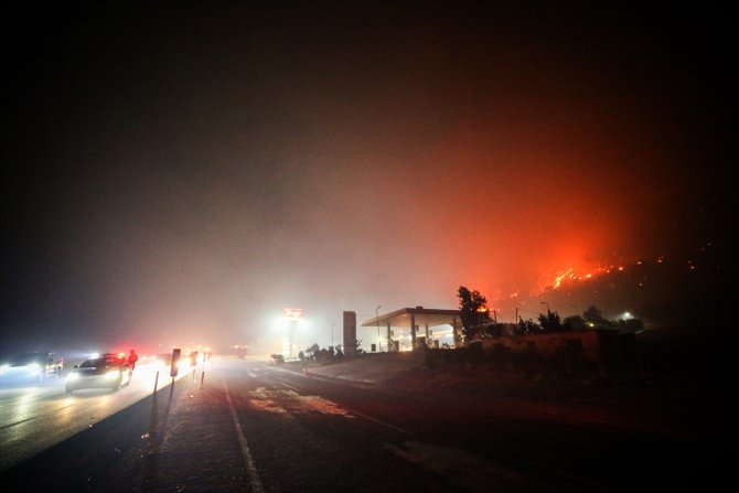 Mersin'deki orman yangınına müdahale sürüyor