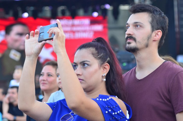 SoloTürk'ten Manisa'da kurtuluş gösterisi uçuşu