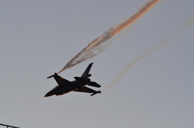 SoloTürk'ten Manisa'da kurtuluş gösterisi uçuşu