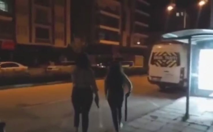 2 kadın, tabanca ve pompalı tüfekle 2 eve ateş açtı