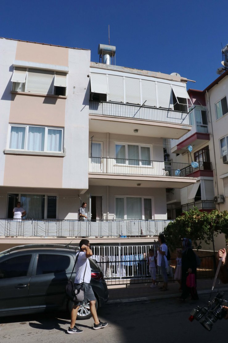 Aynı evi paylaşan 2 arkadaş, sopa ve bıçakla birbirlerini yaraladı