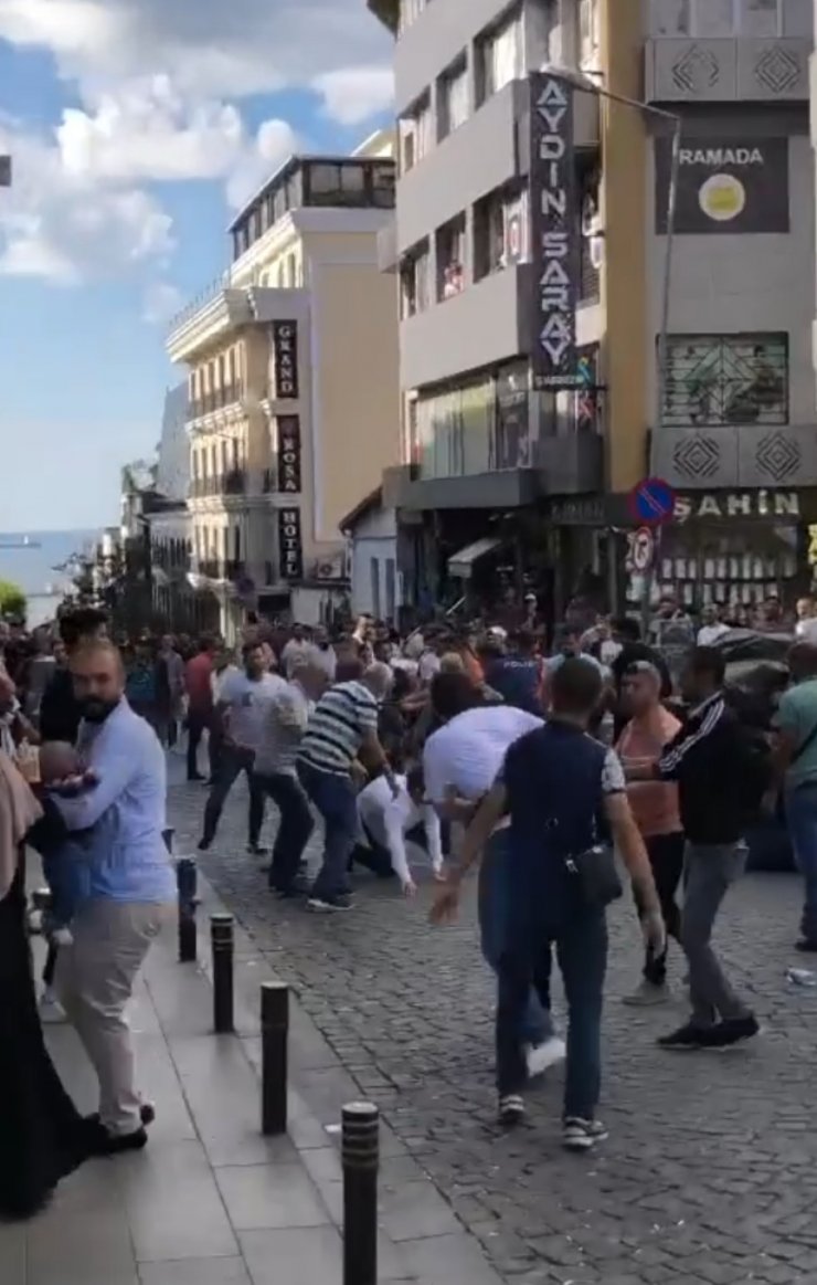 Alacak verecek kavgası: Polis ayırmakta güçlük çekti
