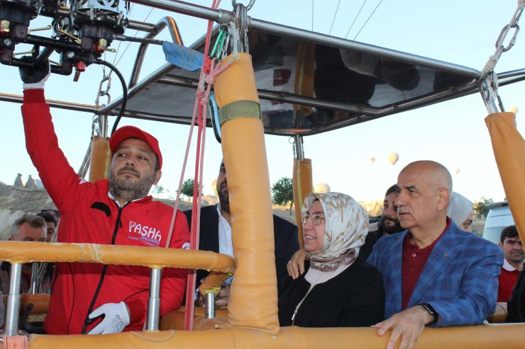 Bakan Kirişci, sıcak hava balonu ile uçtu