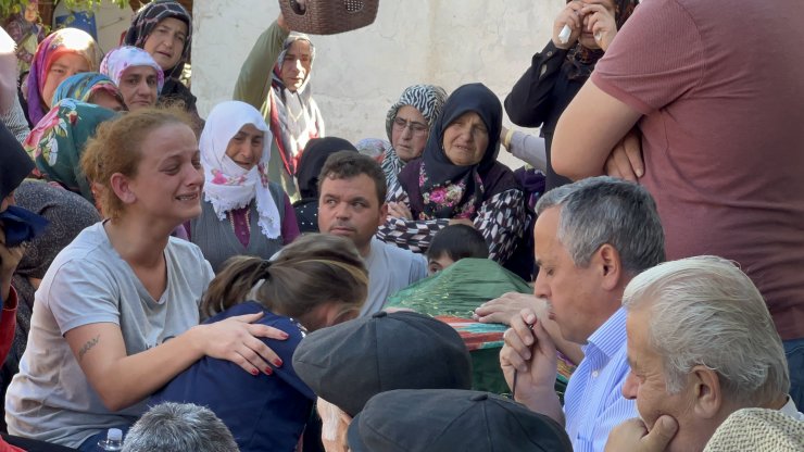 Cezaevinden çıkan eşinin öldürdüğü Arzu, toprağa verildi