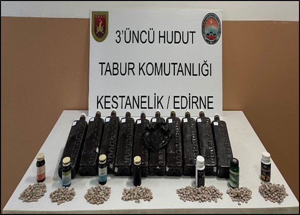 Edirne hudut hattında uyuşturucu hap ve esrar ele geçirildi