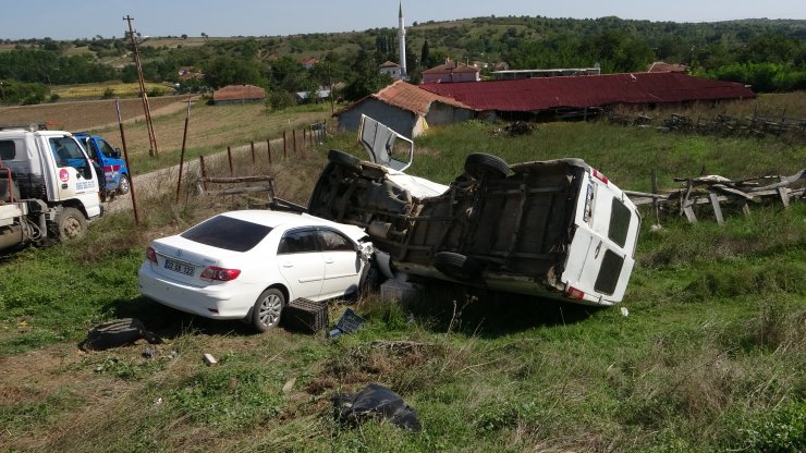 Edirne'de otomobil kamyonete çarptı: 2 yaralı