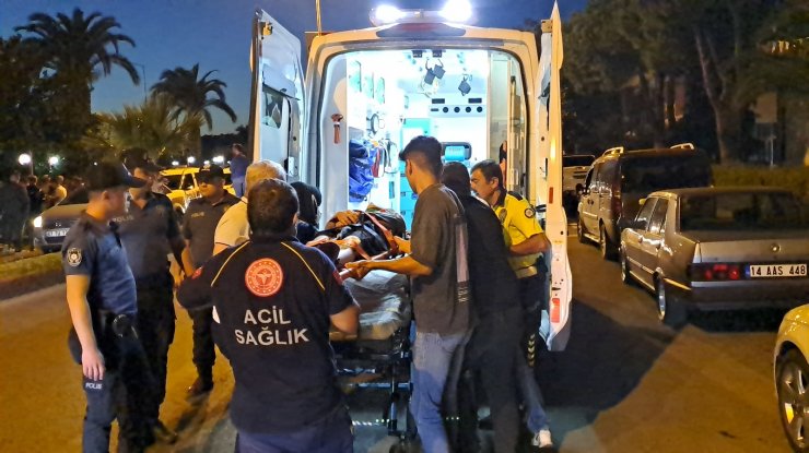 Ehliyetsiz motosikletli, bisikletli 2 kardeşe çarptı: 3 yaralı