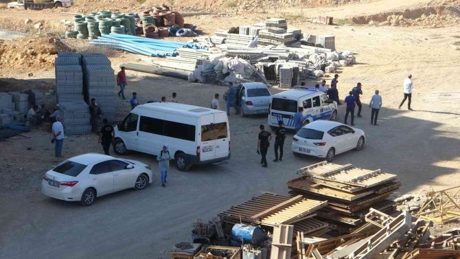 İnşaatta vinç devrildi: 3 ölü, 2 ağır yaralı