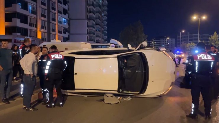 Kırıkkale'de iki otomobil çarpıştı: 5 yaralı