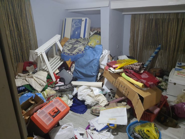 Komşulara 'Nakliyeciyiz' deyip 3 katlı evi 6 günde soydular