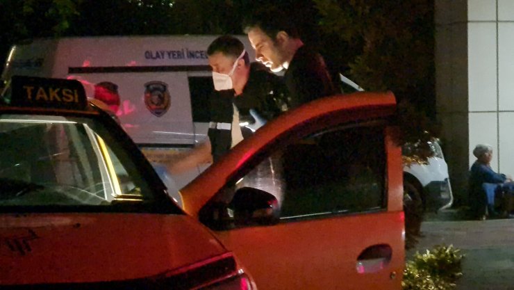 Sokakta yürürken motosikletli saldırganın bıçaklı saldırısına uğradılar