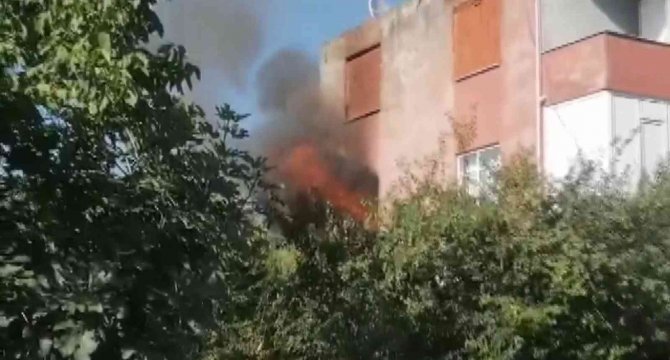 Babaannesine kızan genç evi yaktı