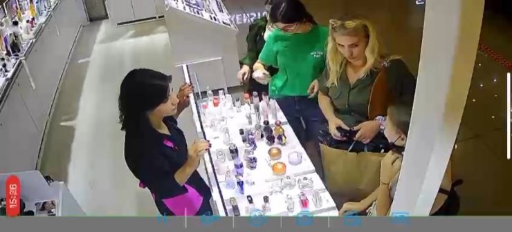 Bakırköy'de parfüm hırsızı kamerada