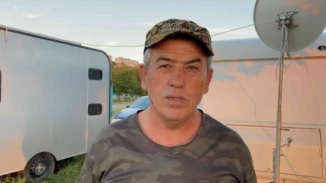 Belediyenin "alanı tahliye edin" dediği karavancılardan tepki