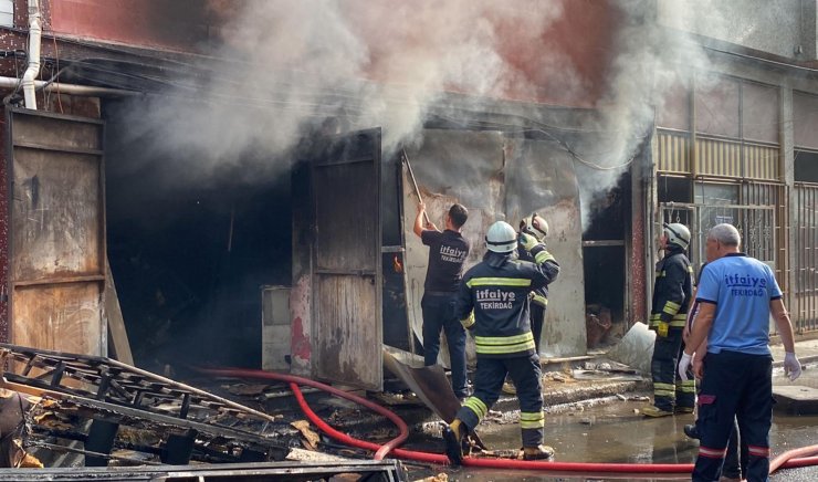 Çorlu’da ikinci el eşya deposunda yangın
