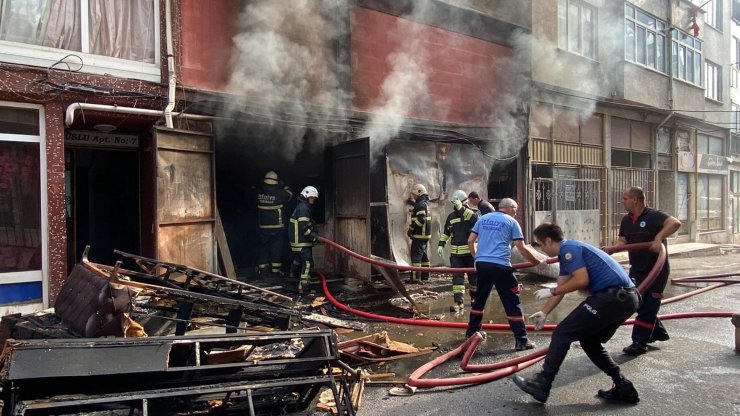 Çorlu’da ikinci el eşya deposunda yangın