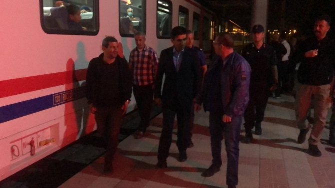 Doğu Ekspresi raydan çıktı, yolcular otobüslerle taşındı