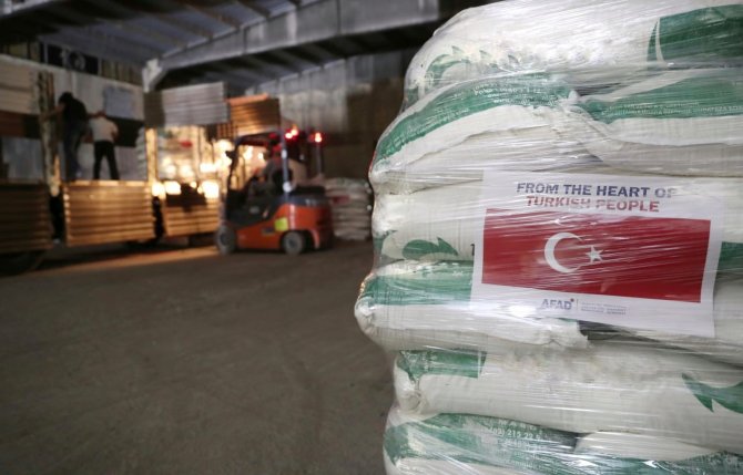 Dost ve kardeş ülke Pakistan’a yardım eli