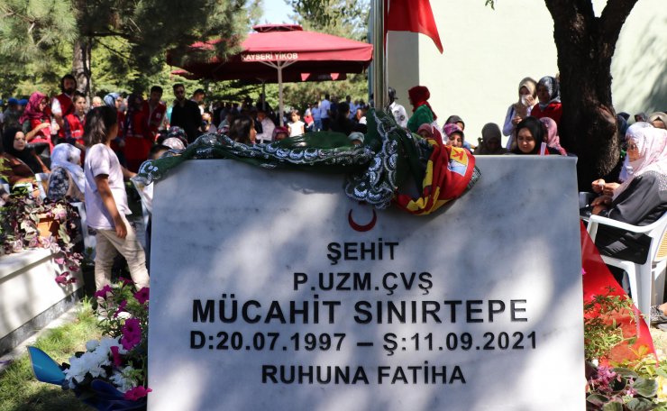 İdlib şehidi uzman çavuş, mezarı başında anıldı