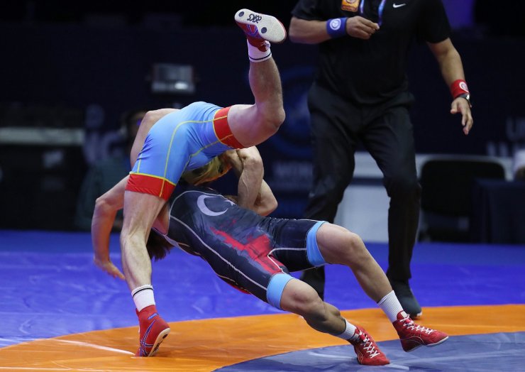 Milli güreşçi Selçuk Can'dan Dünya Şampiyonası'nda bronz madalya