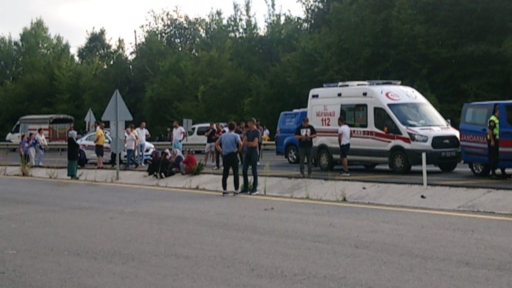 Motosiklet refüje çarptı: 2 ölü