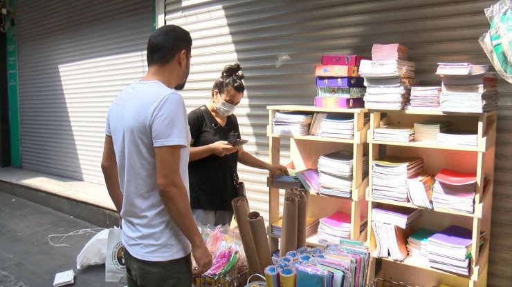 Okul alışverişini son güne bırakan velilerin telaşı