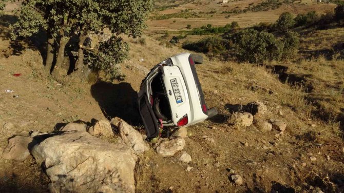 Otomobil uçuruma yuvarlandı: 4 yaralı