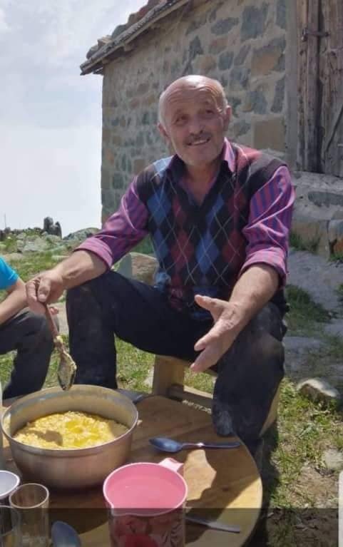 Otomobiliyle ambulansa yetiştirdiği kuzeni gibi kalp krizinden öldü