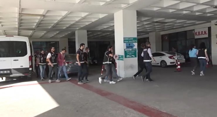 Yurt dışından getirdikleri araçları sahte belgelerle satan 4 kişi tutuklandı