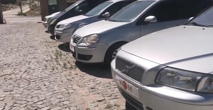 Yurt dışından getirdikleri araçları sahte belgelerle satan 4 kişi tutuklandı