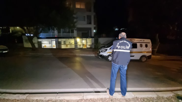 Arkadaşının ofisinde uğradığı silahlı saldırıda ağır yaralandı