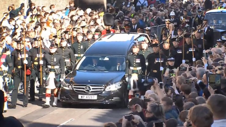 Elizabeth’in naaşı, St. Giles Katedrali’ne getirildi