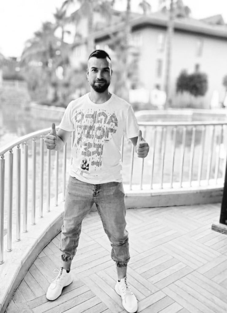 Eskişehir'de hafif ticari araçla çarpışan motosikletli öldü