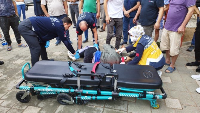 Motosiklete çarpıp olay yerinden kaçtı