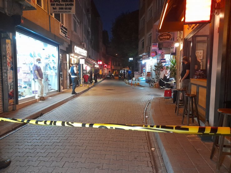 Silahlı kavgada olayla ilgisi olmayan esnaf vuruldu