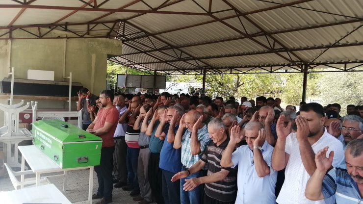 Tomrukların altında kalan orman işçisi, toprağa verildi