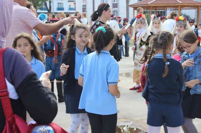 Yeni eğitim yılını davul zurna ile karşıladılar