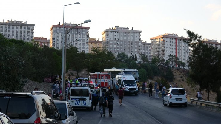 Midibüs, yolcu minibüsüne çarptı: 1 ölü, 6 yaralı