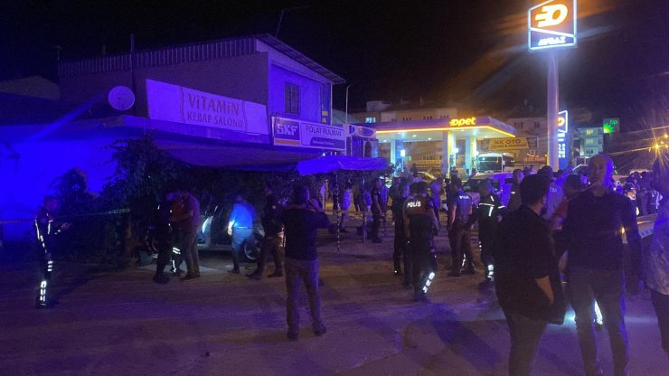 Polisten kaçan otomobil sürücüsü, minibüse çarptı: 3 yaralı