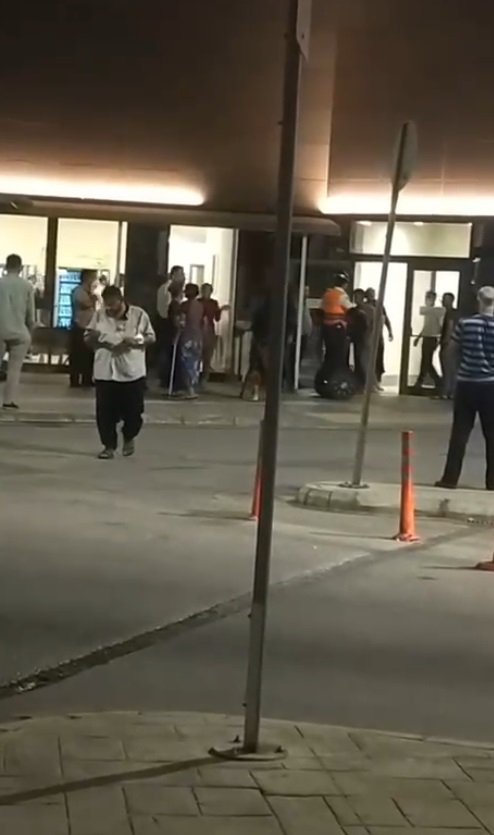 Şehir hastanesine eli sopalı kadınlardan baskın